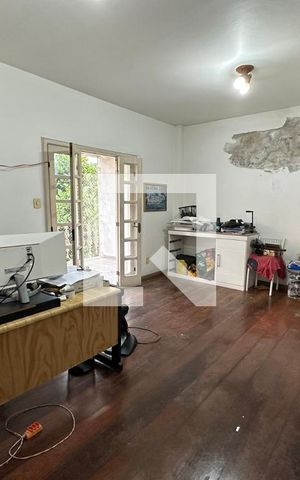 Casa à venda com 395m², 5 quartos e 2 vagas Casa à venda com 395m², 5 quartos e 2 vagasQuarto 1