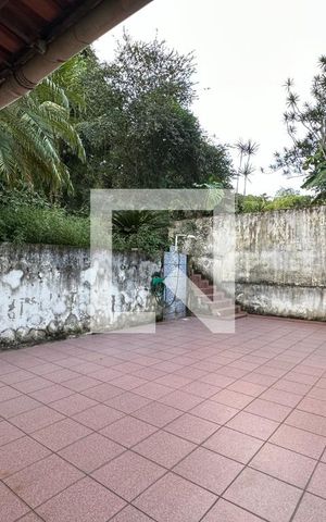 Casa à venda com 395m², 5 quartos e 2 vagas Casa à venda com 395m², 5 quartos e 2 vagasÁrea de Serviço