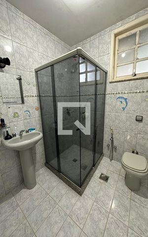Casa à venda com 395m², 5 quartos e 2 vagas Casa à venda com 395m², 5 quartos e 2 vagasBanheiro da Suíte 2