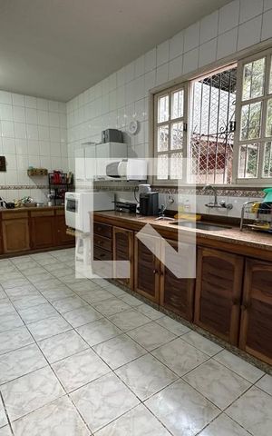 Casa à venda com 395m², 5 quartos e 2 vagas Casa à venda com 395m², 5 quartos e 2 vagasCozinha