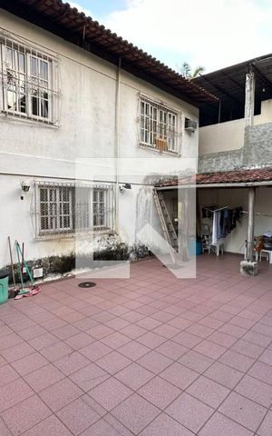 Casa à venda com 395m², 5 quartos e 2 vagas Casa à venda com 395m², 5 quartos e 2 vagasÁrea de Serviço