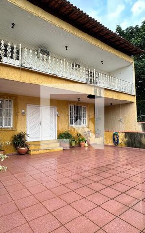 Casa à venda com 395m², 5 quartos e 2 vagas Casa à venda com 395m², 5 quartos e 2 vagasVaranda da Sala