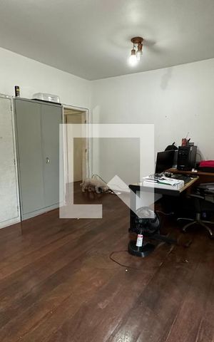Casa à venda com 395m², 5 quartos e 2 vagas Casa à venda com 395m², 5 quartos e 2 vagasQuarto 1