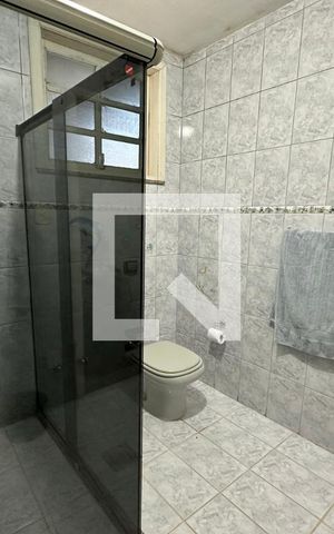 Casa à venda com 395m², 5 quartos e 2 vagas Casa à venda com 395m², 5 quartos e 2 vagasBanheiro da Suíte 2