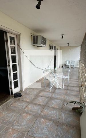 Casa à venda com 395m², 5 quartos e 2 vagas Casa à venda com 395m², 5 quartos e 2 vagasVaranda da Suíte e Quarto 1