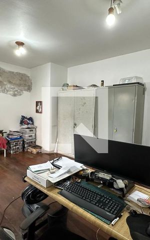 Casa à venda com 395m², 5 quartos e 2 vagas Casa à venda com 395m², 5 quartos e 2 vagasQuarto 1
