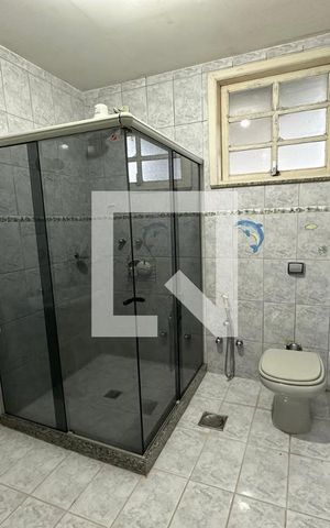 Casa à venda com 395m², 5 quartos e 2 vagas Casa à venda com 395m², 5 quartos e 2 vagasBanheiro da Suíte 2