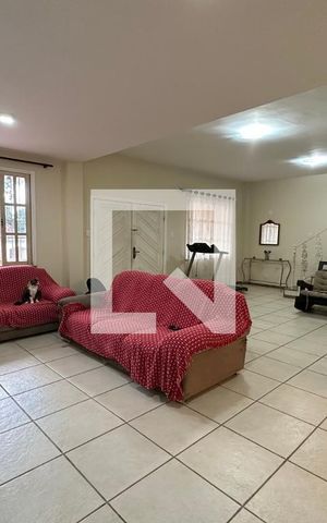 Casa à venda com 395m², 5 quartos e 2 vagas Casa à venda com 395m², 5 quartos e 2 vagasSala