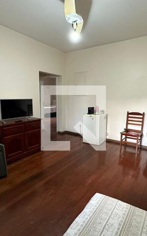 Casa à venda com 395m², 5 quartos e 2 vagas Casa à venda com 395m², 5 quartos e 2 vagasSala de TV 3 andar