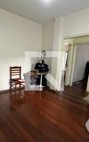 Casa à venda com 395m², 5 quartos e 2 vagas Casa à venda com 395m², 5 quartos e 2 vagasSala de TV 3 andar