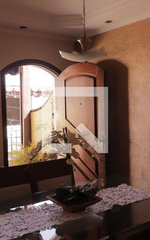 Casa à venda com 150m², 3 quartos e 2 vagasSala