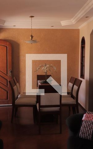 Casa à venda com 150m², 3 quartos e 2 vagasSala
