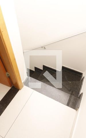Casa de condomínio para alugar com 70m², 2 quartos e 1 vagaEscada