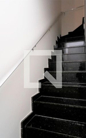 Casa de condomínio para alugar com 70m², 2 quartos e 1 vagaEscada