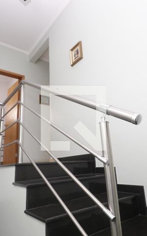 Casa à venda com 210m², 3 quartos e 3 vagasEscada