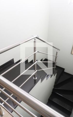 Casa à venda com 210m², 3 quartos e 3 vagasEscada