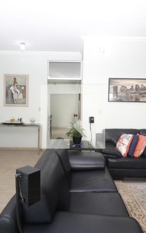 Casa à venda com 210m², 3 quartos e 3 vagasSala