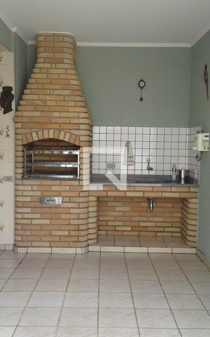 Casa à venda com 210m², 3 quartos e 3 vagas Casa à venda com 210m², 3 quartos e 3 vagasChurrasqueira