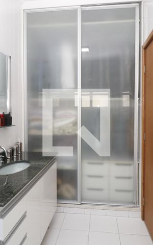 Casa à venda com 210m², 3 quartos e 3 vagasBanheiro da Suíte