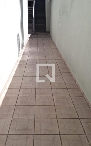 Casa à venda com 210m², 3 quartos e 3 vagas Casa à venda com 210m², 3 quartos e 3 vagasCorredor