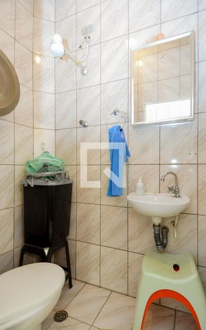 Casa à venda com 300m², 2 quartos e 3 vagasBanheiro de Serviço