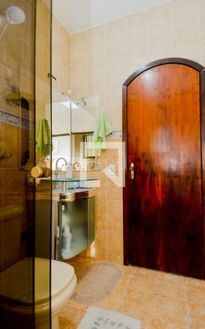 Casa à venda com 300m², 2 quartos e 3 vagasBanheiro Social