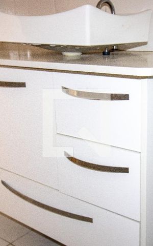 Apartamento à venda com 62m², 1 quarto e sem vaga Apartamento à venda com 62m², 1 quarto e sem vagaBanheiro- armário