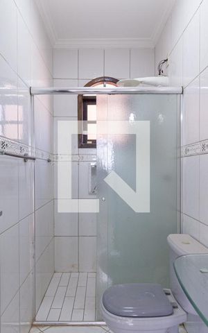 Casa à venda com 240m², 3 quartos e 3 vagasBanheiro da suíte 2