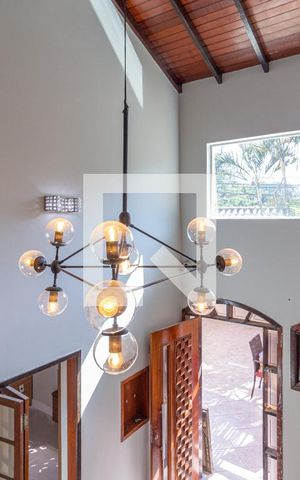 Casa à venda com 240m², 3 quartos e 3 vagasCorredor