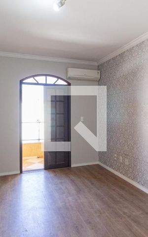 Casa à venda com 240m², 3 quartos e 3 vagasSuíte 3