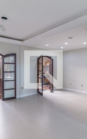 Casa à venda com 240m², 3 quartos e 3 vagasSala