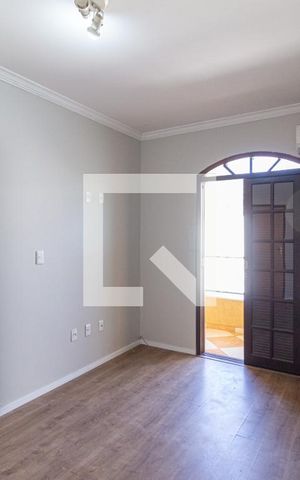 Casa à venda com 240m², 3 quartos e 3 vagasSuíte 3