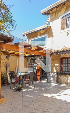 Casa à venda com 240m², 3 quartos e 3 vagasGaragem