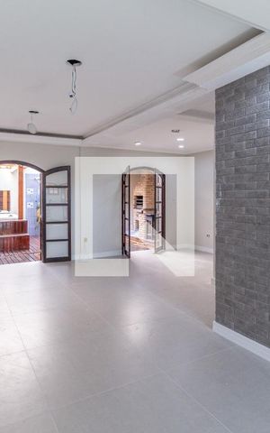 Casa à venda com 240m², 3 quartos e 3 vagasSala