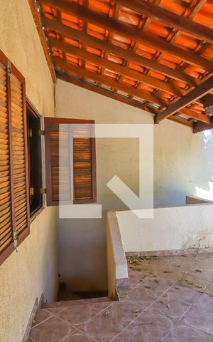 Casa à venda com 600m², 6 quartos e 4 vagas Casa à venda com 600m², 6 quartos e 4 vagasQuintal