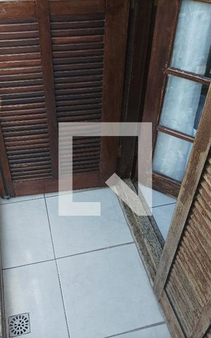 Casa à venda com 200m², 3 quartos e 6 vagas Casa à venda com 200m², 3 quartos e 6 vagasVaranda quarto 01