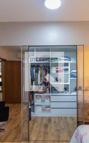 Casa à venda com 240m², 4 quartos e 2 vagas Casa à venda com 240m², 4 quartos e 2 vagasCloset da suíte