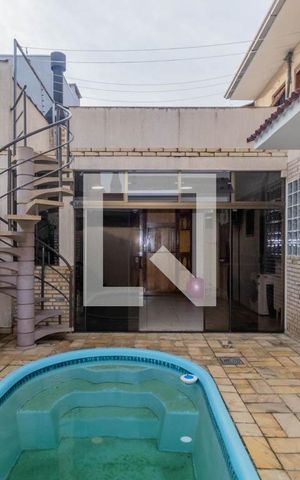 Casa à venda com 240m², 4 quartos e 2 vagas Casa à venda com 240m², 4 quartos e 2 vagasQuintal