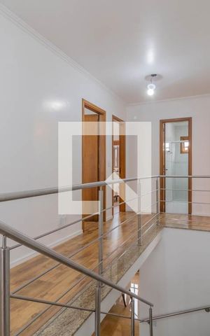 Casa à venda com 240m², 4 quartos e 2 vagas Casa à venda com 240m², 4 quartos e 2 vagasHall
