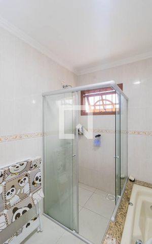 Casa à venda com 240m², 4 quartos e 2 vagas Casa à venda com 240m², 4 quartos e 2 vagasBanheiro da Suíte