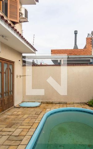 Casa à venda com 240m², 4 quartos e 2 vagas Casa à venda com 240m², 4 quartos e 2 vagasQuintal