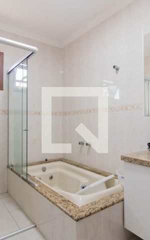 Casa à venda com 240m², 4 quartos e 2 vagas Casa à venda com 240m², 4 quartos e 2 vagasBanheiro da Suíte