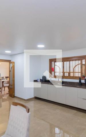 Casa à venda com 240m², 4 quartos e 2 vagas Casa à venda com 240m², 4 quartos e 2 vagasCozinha