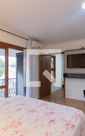 Casa à venda com 240m², 4 quartos e 2 vagas Casa à venda com 240m², 4 quartos e 2 vagasQuarto Suíte