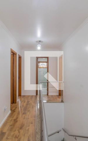 Casa à venda com 240m², 4 quartos e 2 vagas Casa à venda com 240m², 4 quartos e 2 vagasHall
