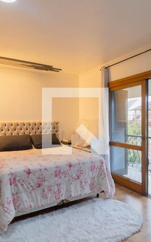 Casa à venda com 240m², 4 quartos e 2 vagas Casa à venda com 240m², 4 quartos e 2 vagasQuarto Suíte