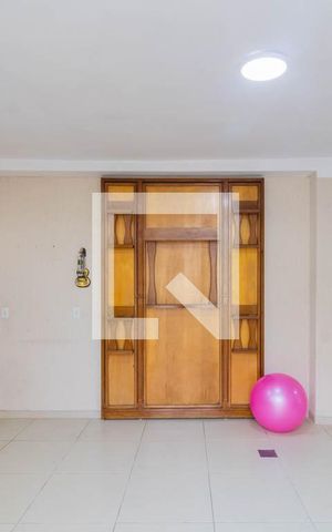 Casa à venda com 240m², 4 quartos e 2 vagas Casa à venda com 240m², 4 quartos e 2 vagasEspaço Gourmet