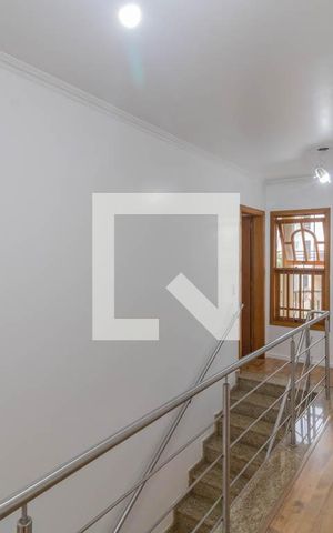 Casa à venda com 240m², 4 quartos e 2 vagas Casa à venda com 240m², 4 quartos e 2 vagasHall
