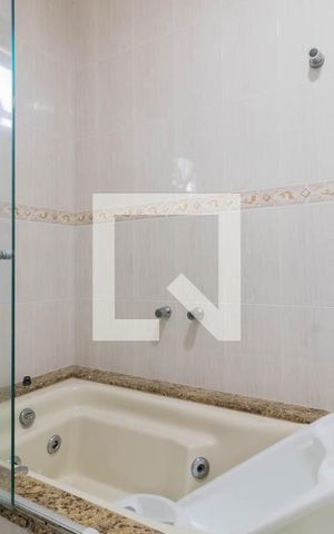 Casa à venda com 240m², 4 quartos e 2 vagas Casa à venda com 240m², 4 quartos e 2 vagasBanheiro da Suíte