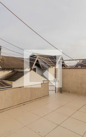 Casa à venda com 240m², 4 quartos e 2 vagas Casa à venda com 240m², 4 quartos e 2 vagasQuintal-Terraço